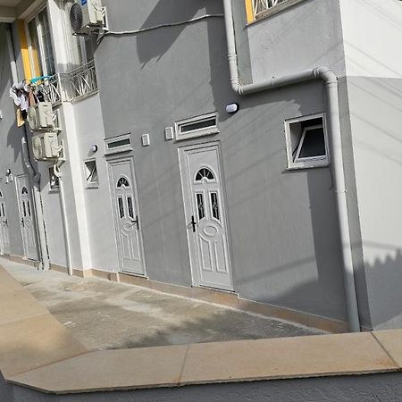 Ulliri Apartman Tirana Kültér fotó